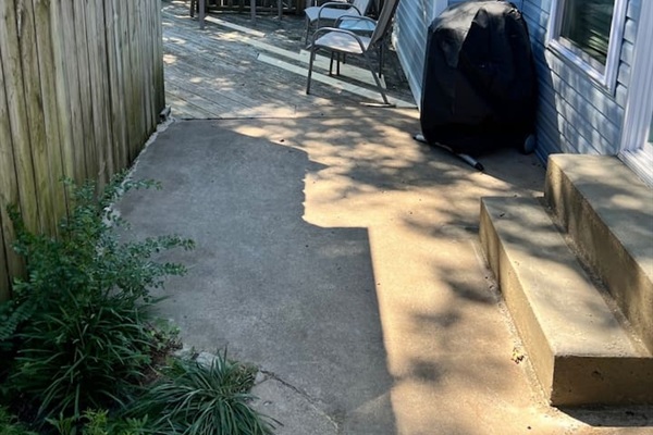 Outdoor Patio: Enjoy lake views and relax on the deck with comfy seating and a grill!