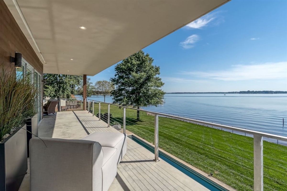 Second floor deck overlooking Lake Norman