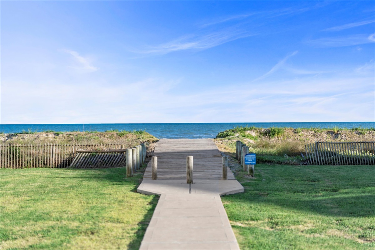259081df579b4a748a4427c8bd553aeb Large | Beachhouse | Texas | TX | Vacation Homes | Galveston | Crystal Beach | Kokomo | Breezy Days | Beachfront Elegance | Sunrise Serenity | Southern Sands Property Management, LLC