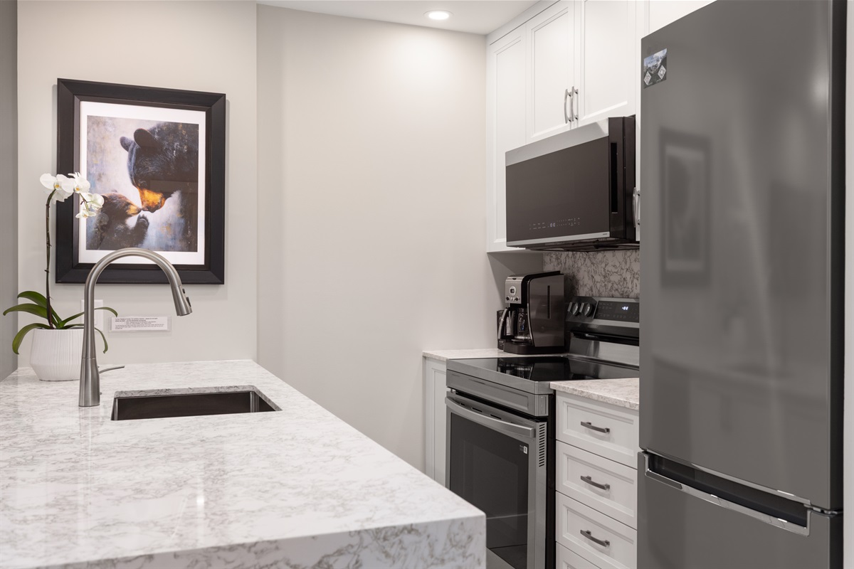 Fully equipped kitchen with everything you need to make a yummy meal... or not... because you're on vacation!