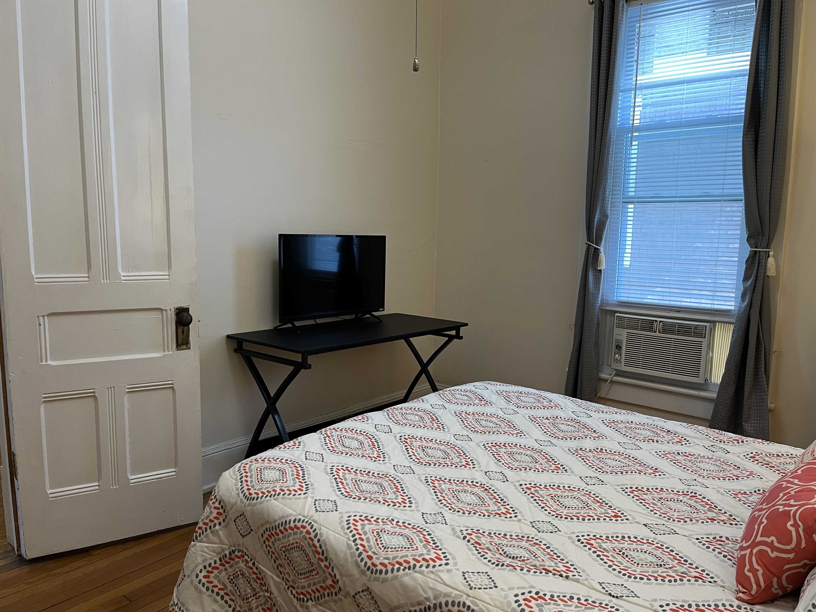 Queen bedroom #2