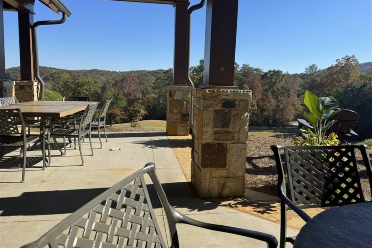 Community Clubhouse Outdoor Dining