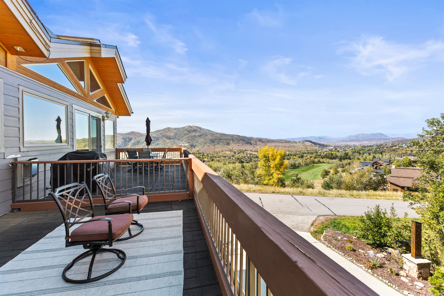 Gorgeous Mountain Views & Sunsets