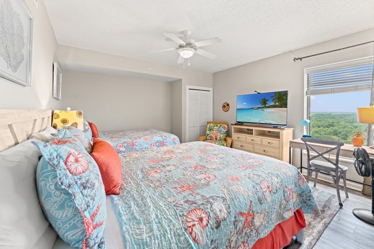 Large 2nd bedroom with 2 queens beds
