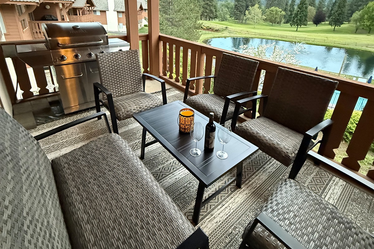 Barbecue while you enjoy the views from the balcony of the golf course, pond, and pool