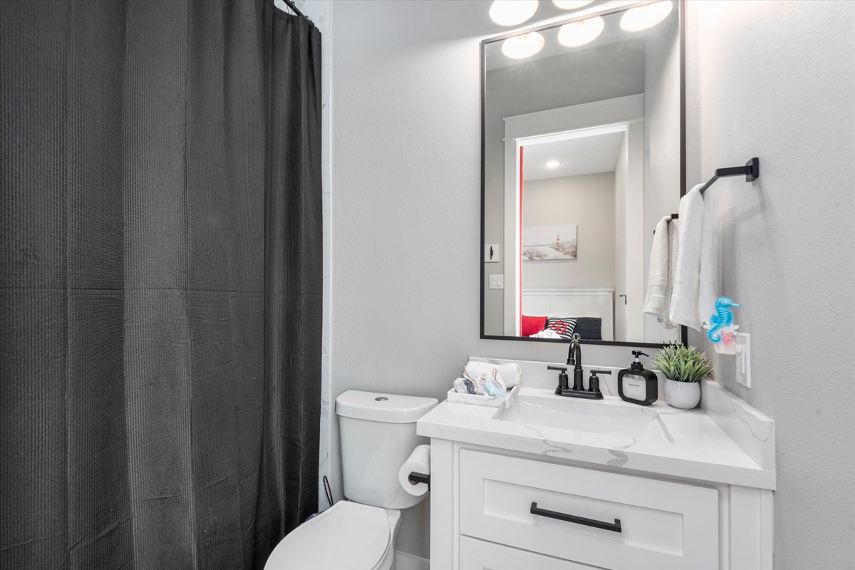 25e0eb088ac84e7482fd8bac03250b80 Large | Beachhouse | Texas | TX | Vacation Homes | Galveston | Crystal Beach | Kokomo | Breezy Days | Beachfront Elegance | Sunrise Serenity | Southern Sands Property Management, LLC