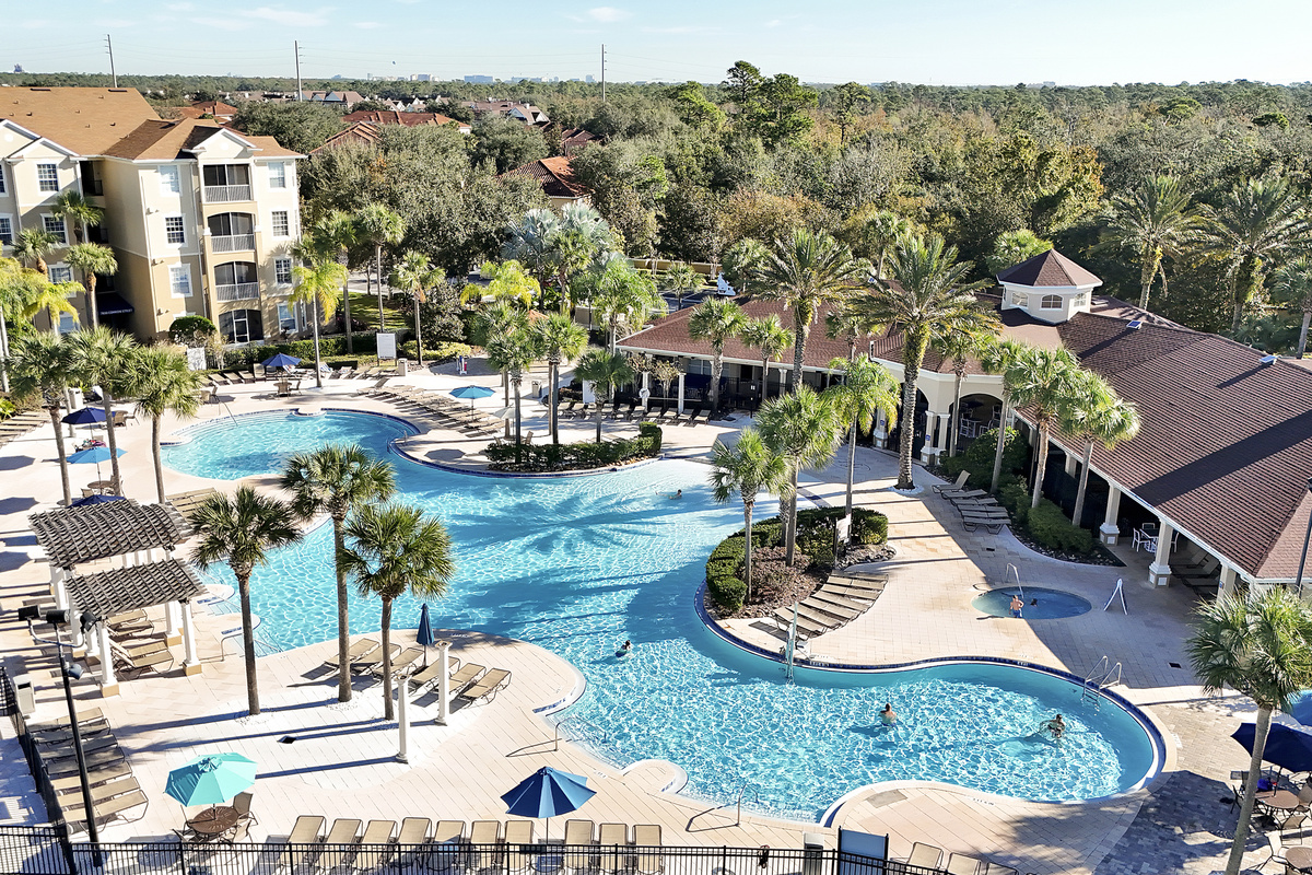 Huge Lagoon Pool