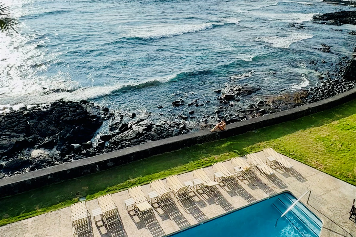 Beautiful Oceanfront pool and hot tub.