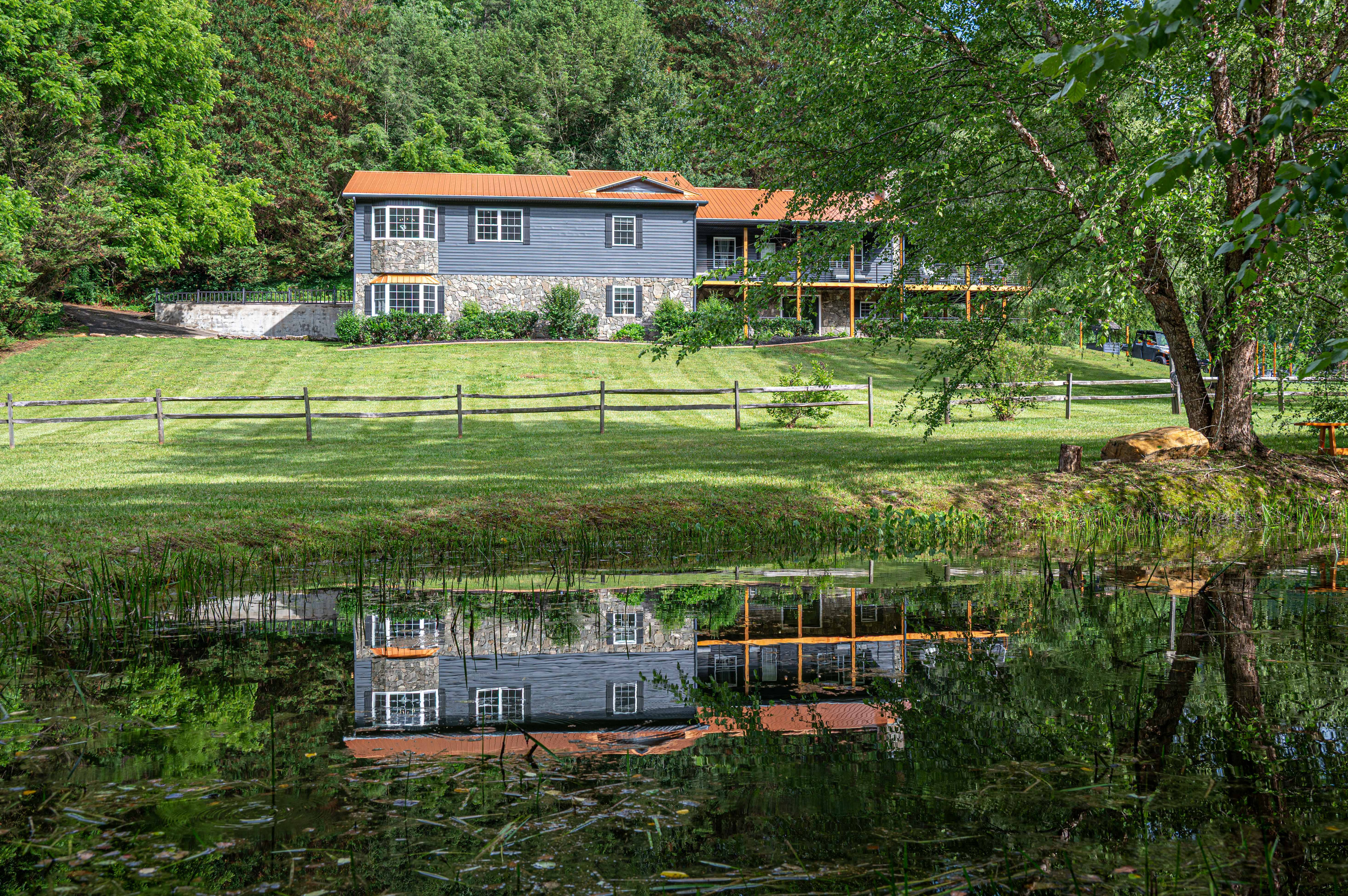 Exterior Retreat: Enjoy serene views and nature's embrace from this charming getaway!