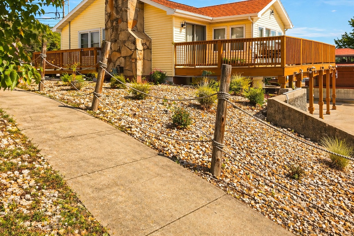 Buccaneer Bay 28 Sideview