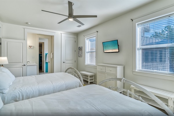 2nd floor  - Bedroom with 2 full beds