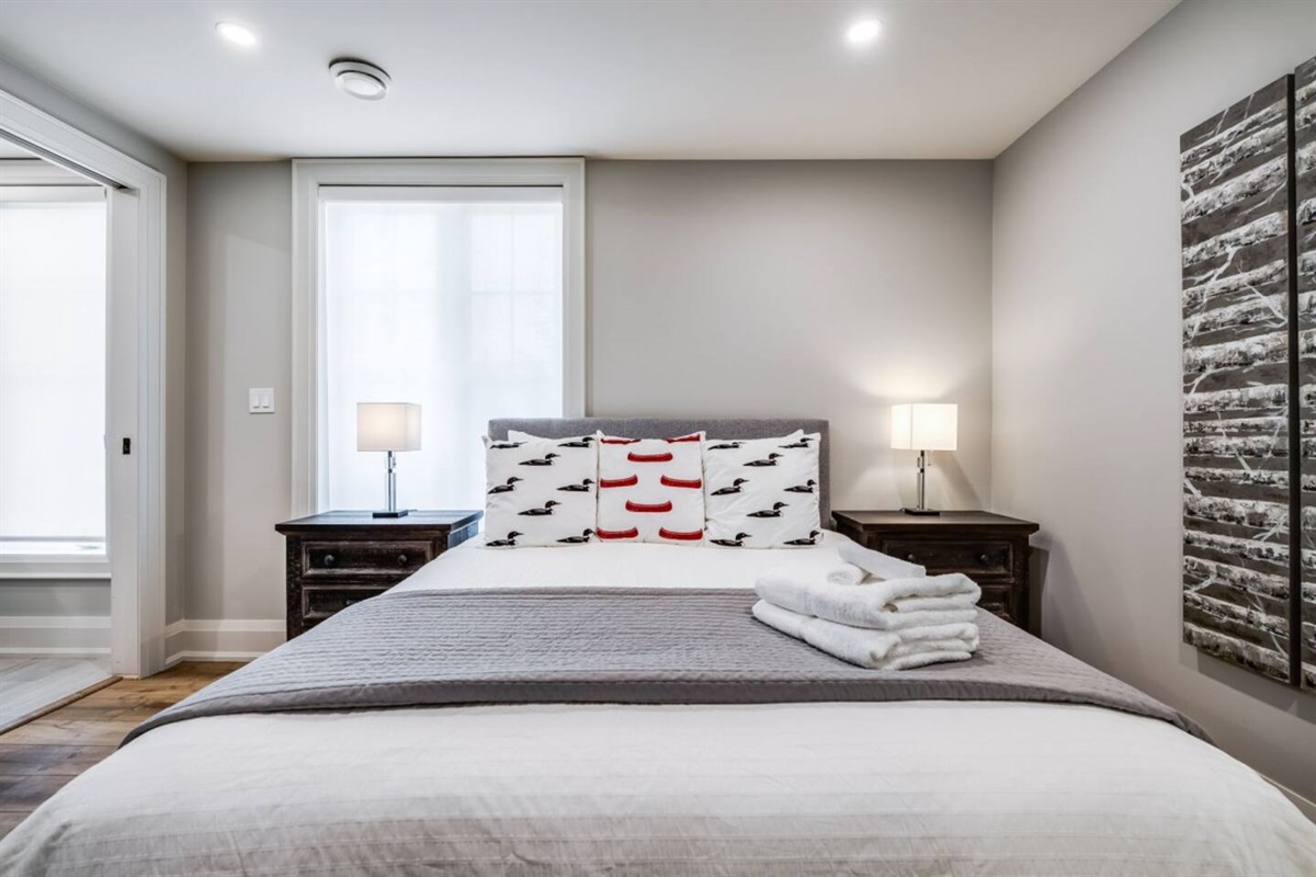 Unwind in a comfortable queen bedroom with your own ensuite bathroom.
