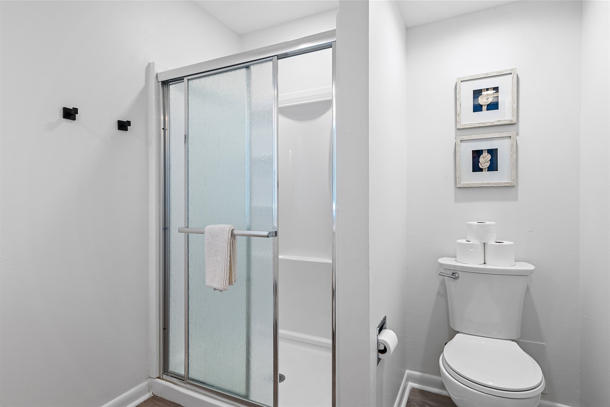 Full Hallway Bathroom with Walk in Shower on 3rd Floor of Green Reef 1