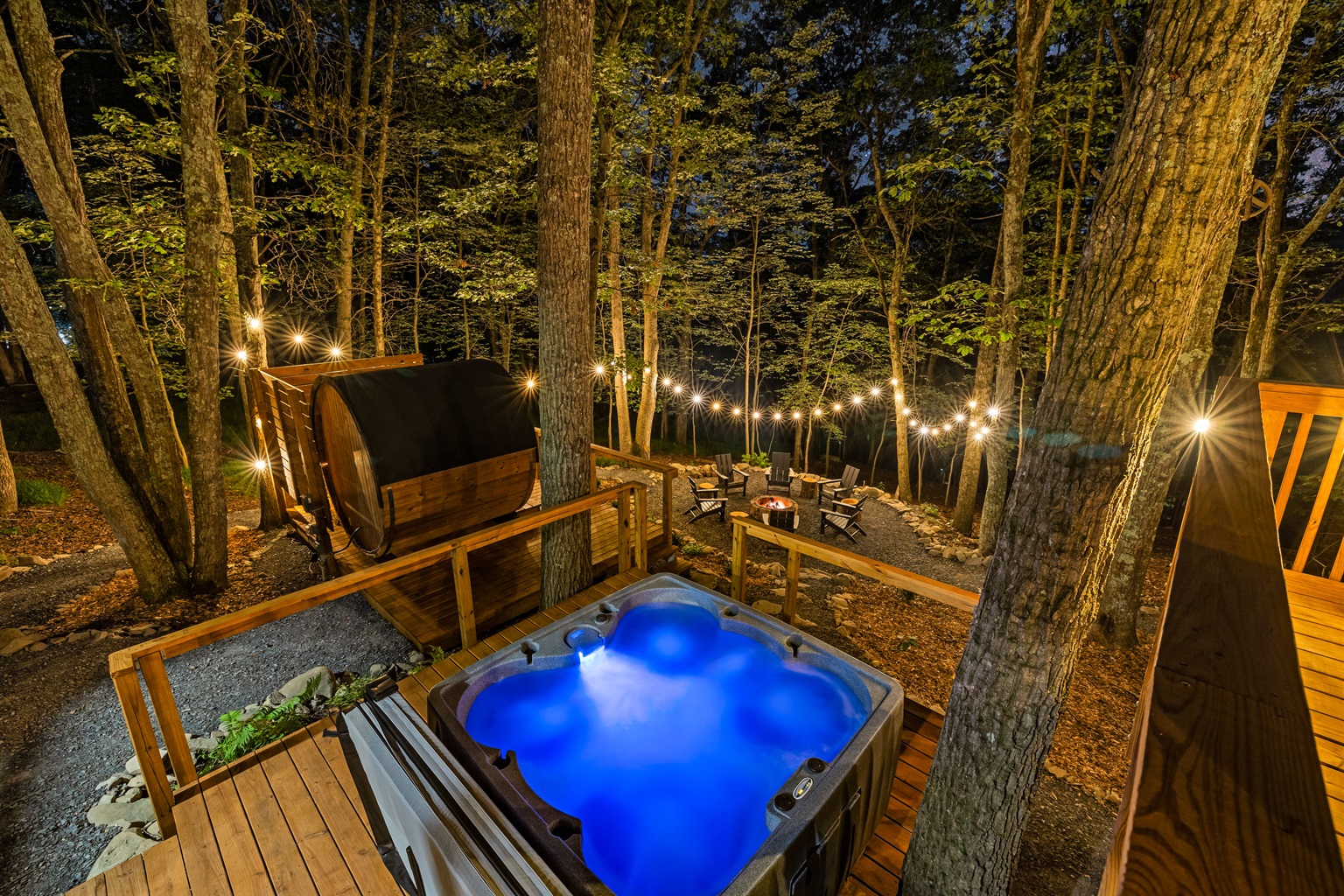 Your own private oasis - firepit, hot tub, sauna, cold plunge, bbq