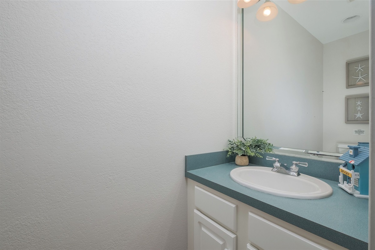 3rd fl king br Ensuite Full bathroom!