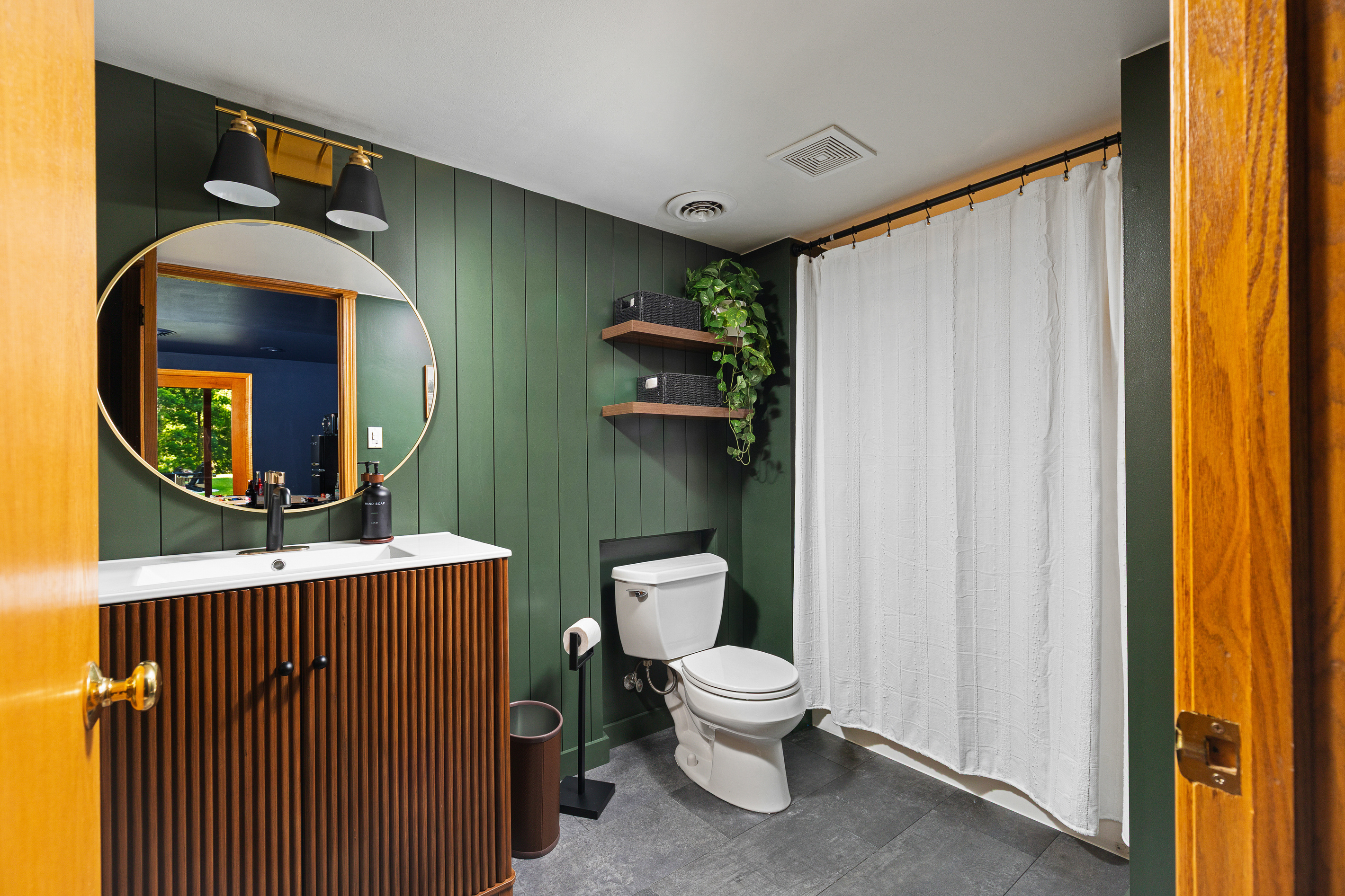 Lower level bathroom.