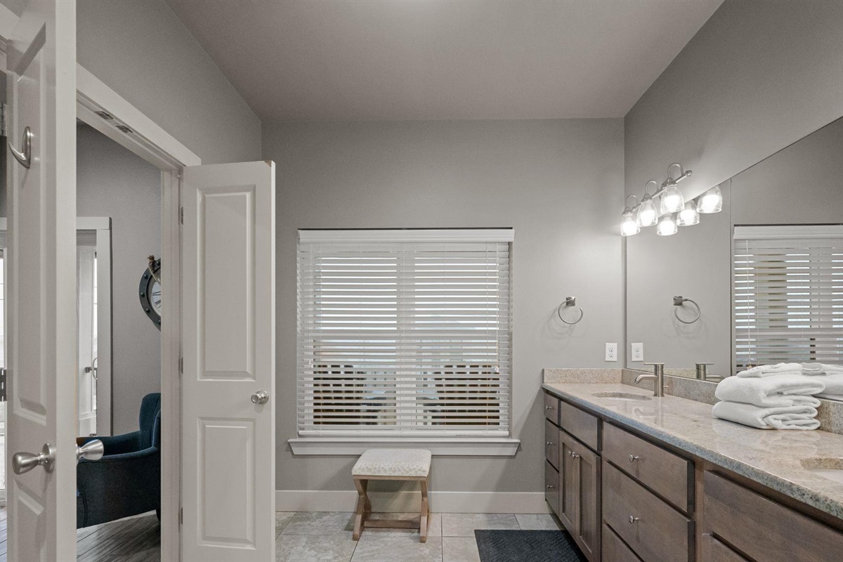 Full en-suite bathroom with a double vanity 