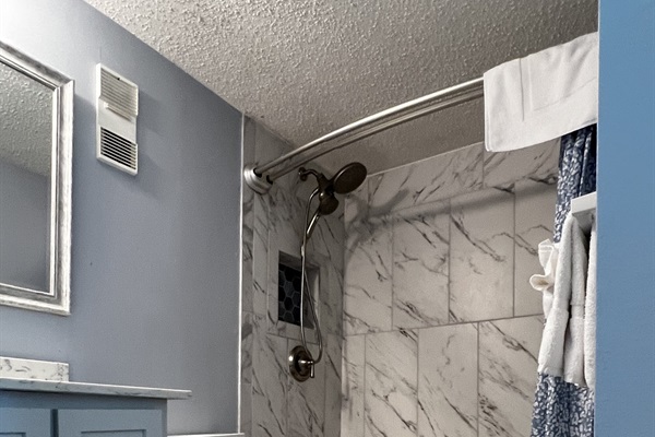 Primary Bedroom's Bathroom