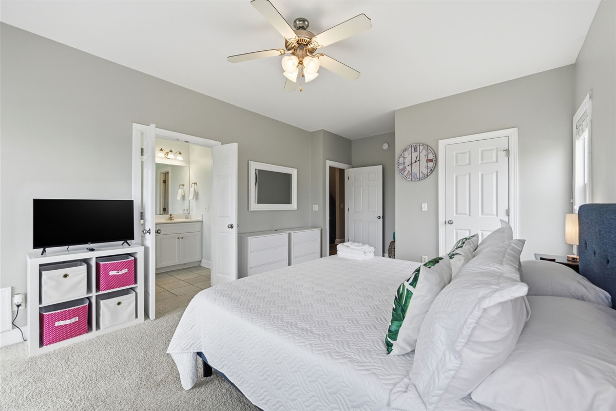 Private king suite with ensuite bath and plenty of space to relax
