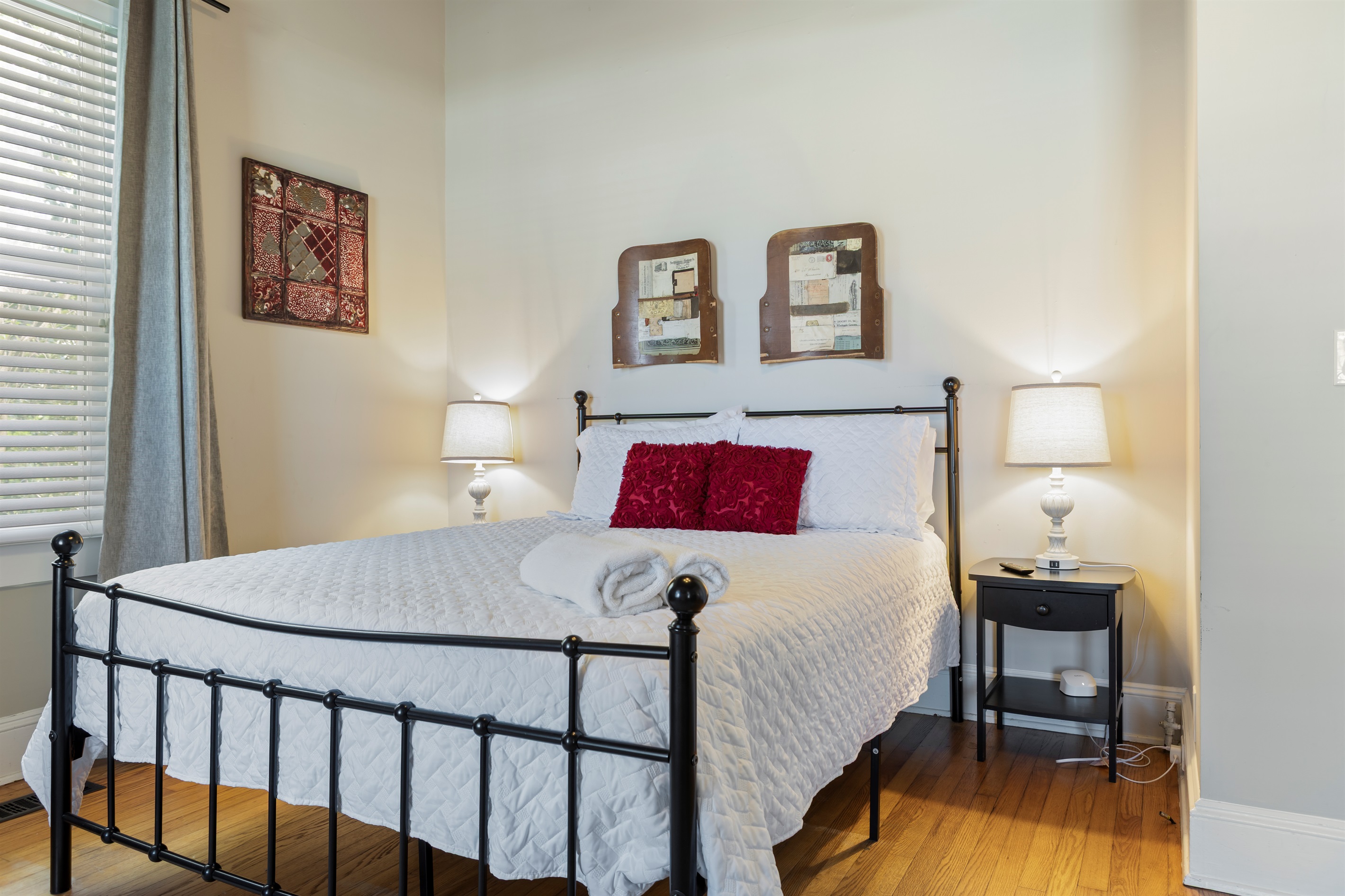 Bedroom 2 - Queen Bed