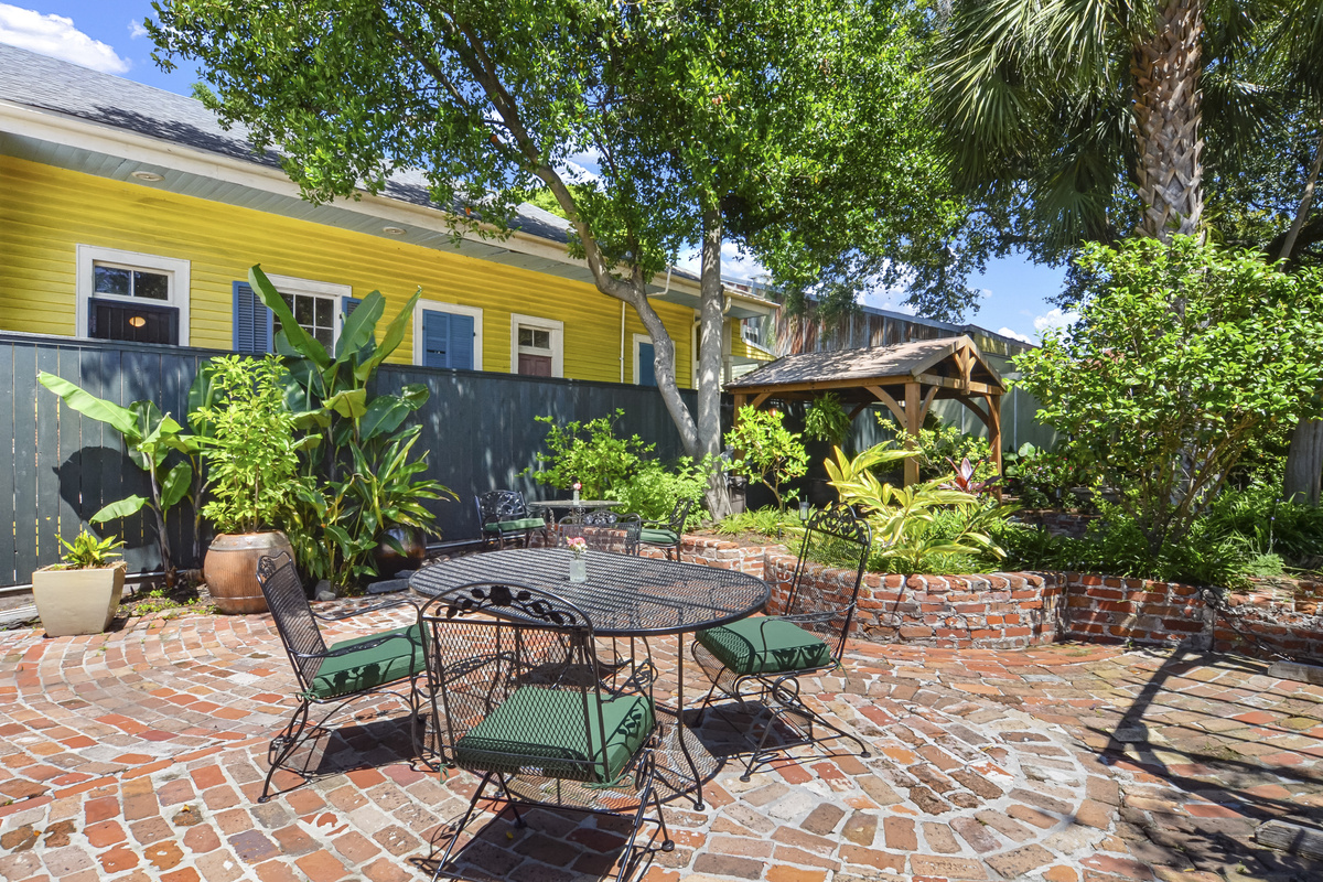 Courtyard Seating