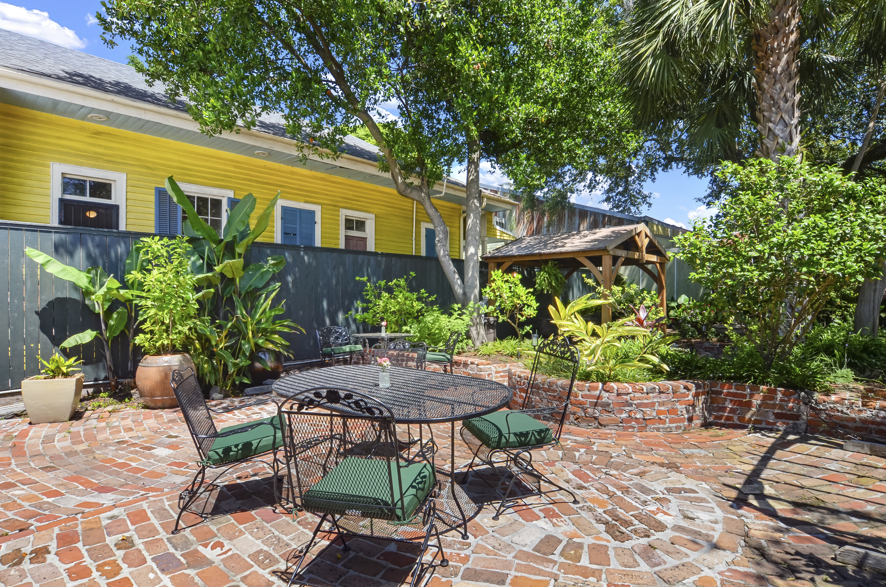 Courtyard Seating