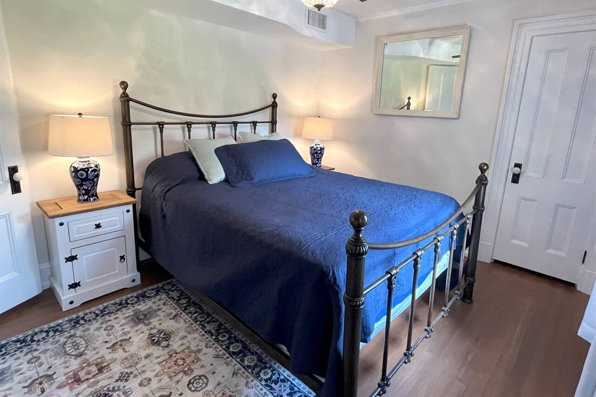 Bedroom #5 - Queen Bed