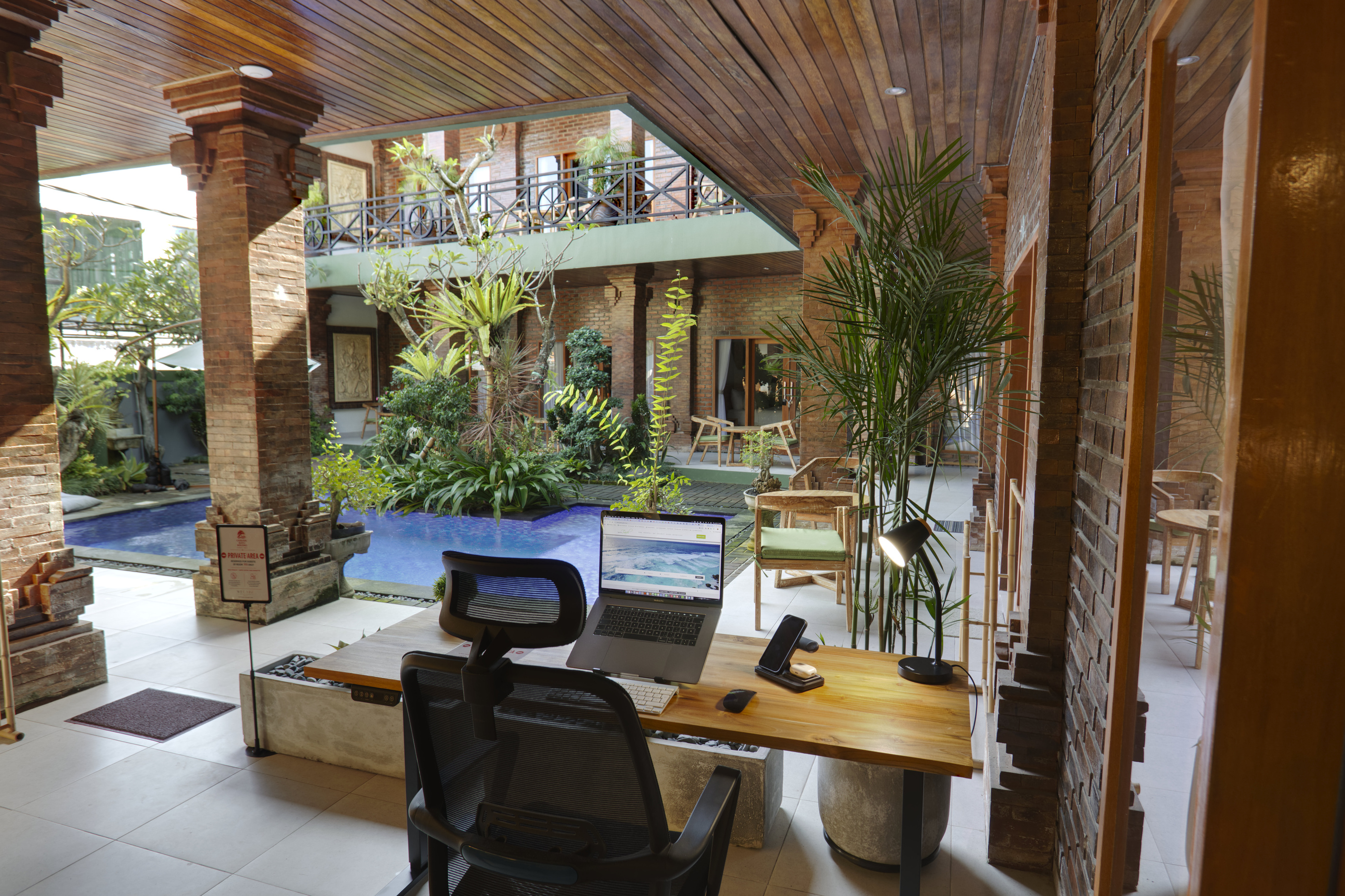 Need to work? No problem, move your desk outside and enjoy views of the pool and garden.