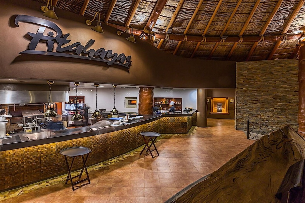 Dining at Hacienda Del Mar Cabo, Vacation Travel Exclusives