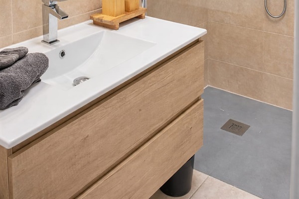 Main Bathroom with walk in shower