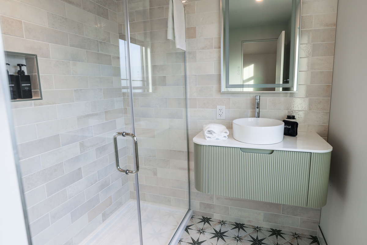Ensuite Bath 3 with Rain shower, hand shower.