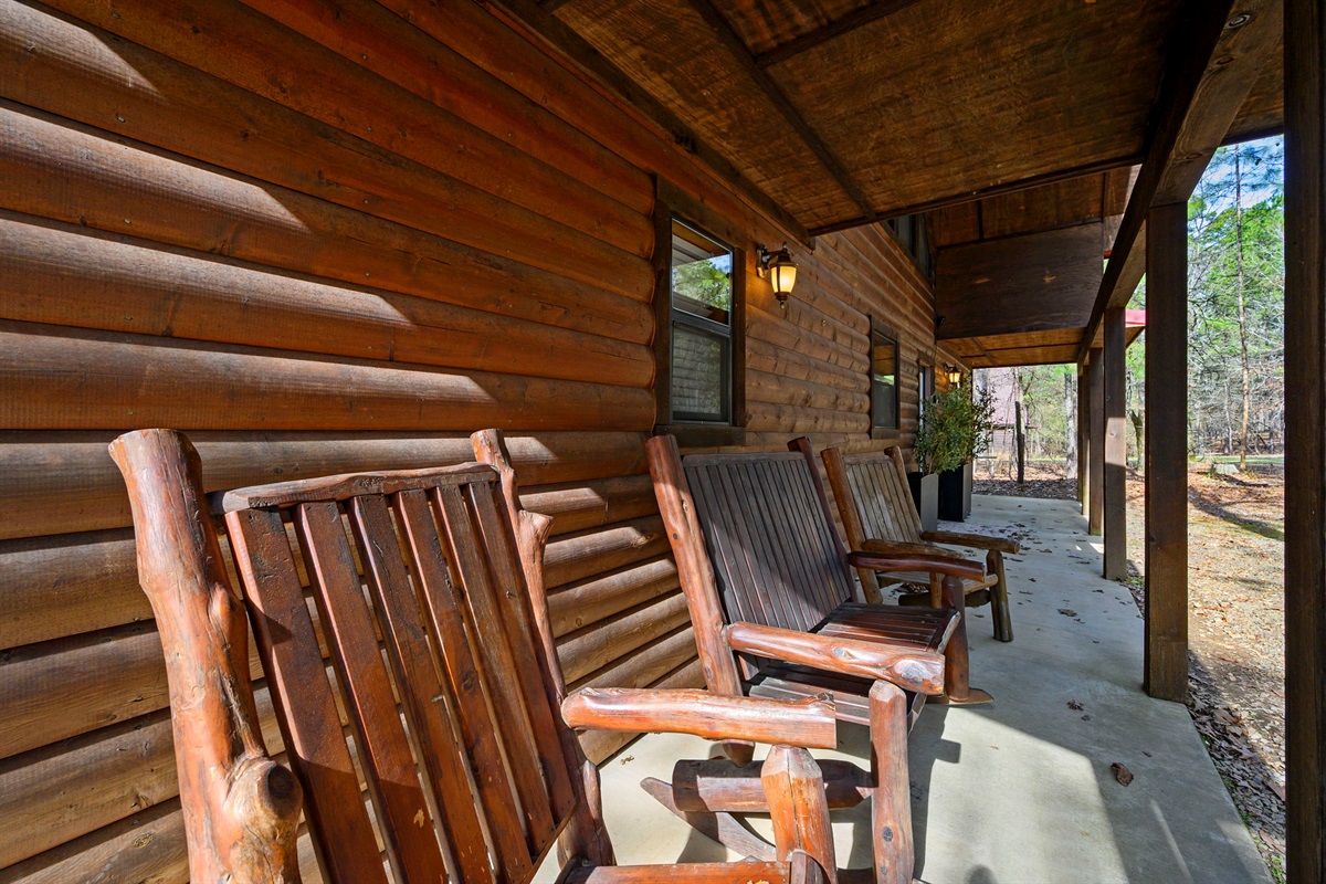 Classic cabin architecture surrounded by nature; a refined mountain escape designed for comfort from the moment you arrive.