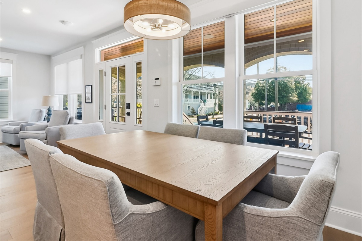 Dining area which can seat seat six 