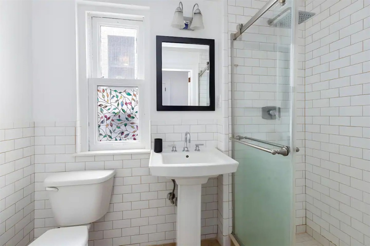Full Bathroom 3