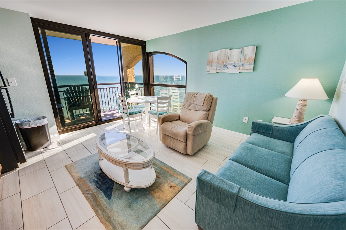 Living Room with Stunning Views🌊☀️