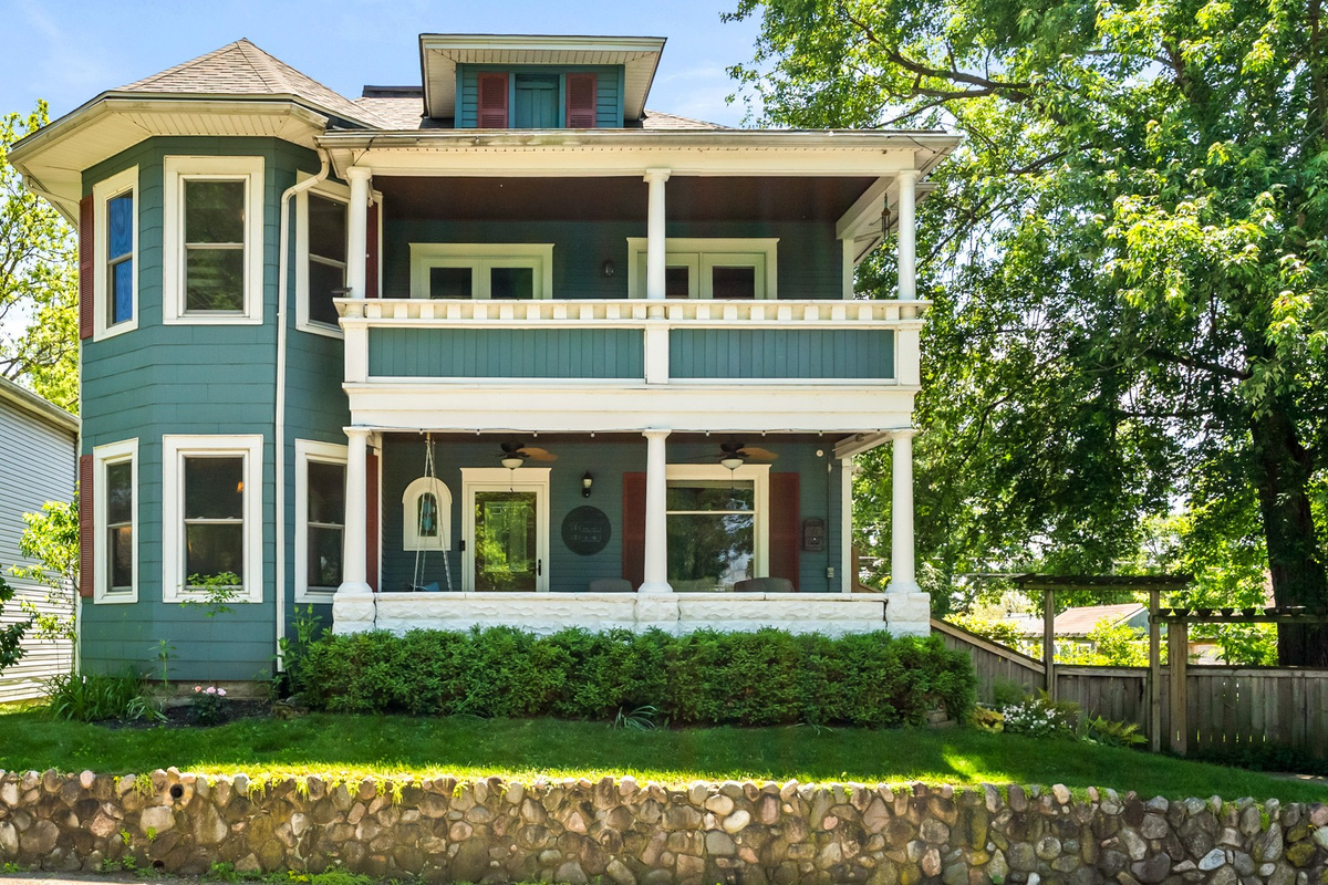 Welcome to Wanderer’s Rest! From the moment you pull up to our roomy 1910 home, you'll feel right at home. We've taken care of all the details so your group can focus on making memories.