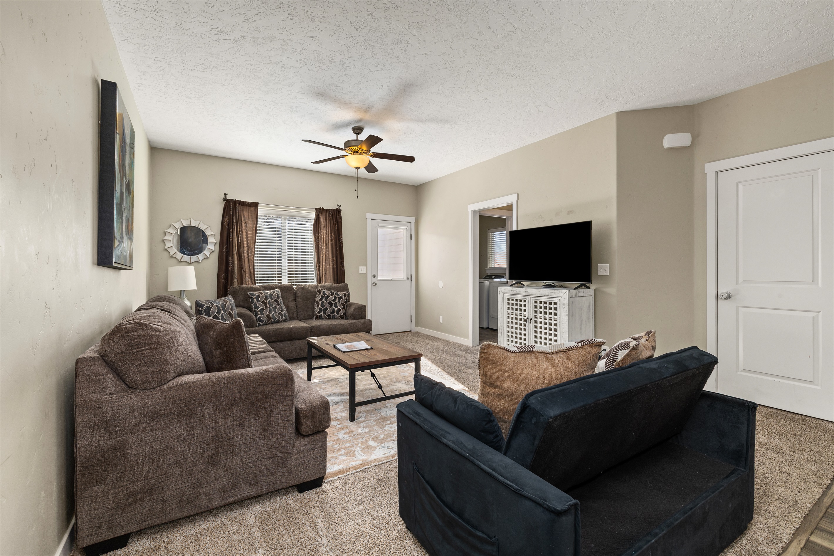 Perfect For Groups | Near The Village & Mall 3