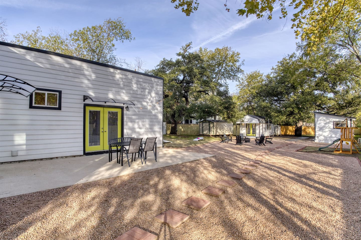 Your Perfect Outdoor Oasis at the Back
