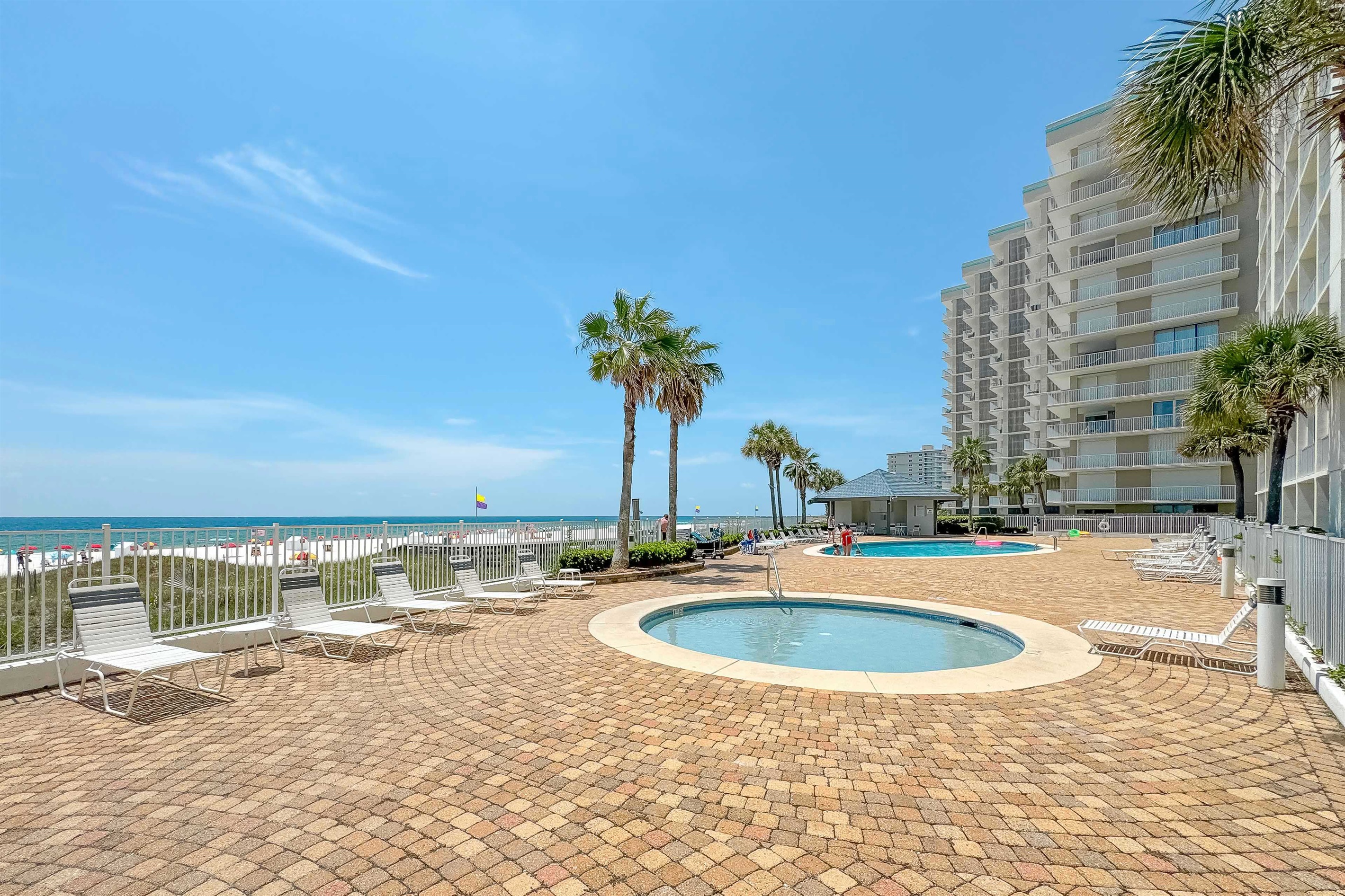 Dive into relaxation. Choose between our expansive Gulf-front outdoor pool or the shallow kiddie pool for the little ones.