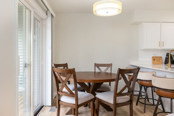Stylish Notre Dame Haven | 2BR/2BA | Private Balcony + Parking, photo 12