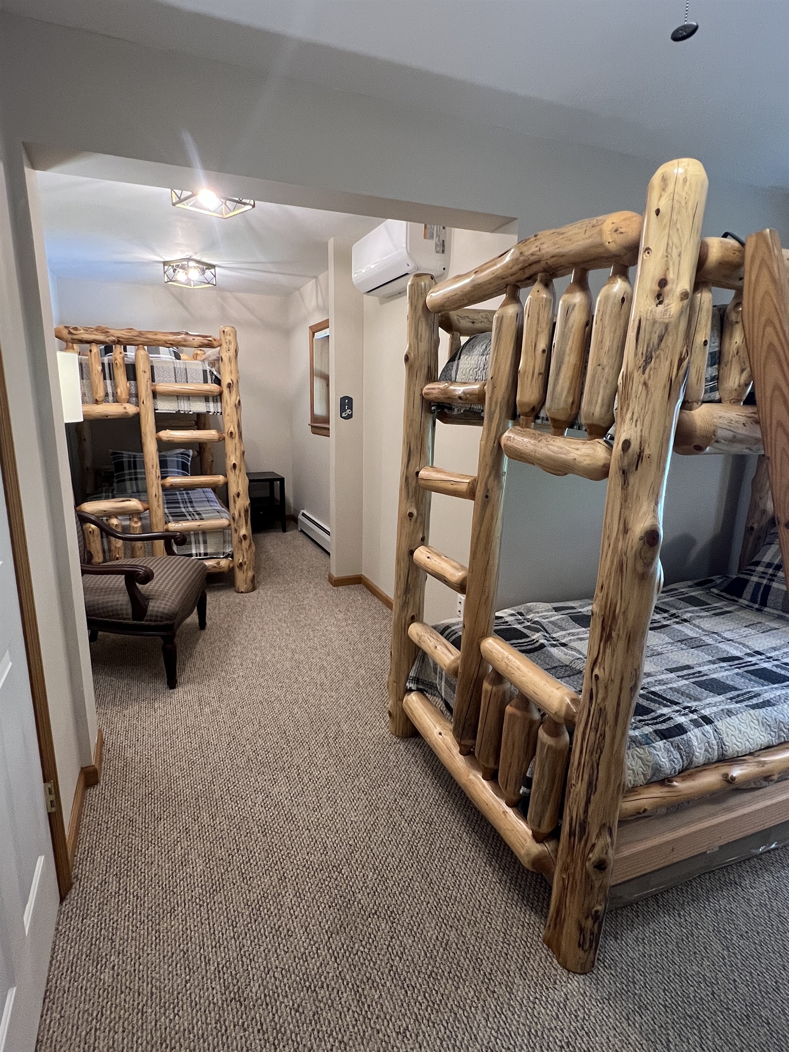 Bunk room with 2 bunk beds