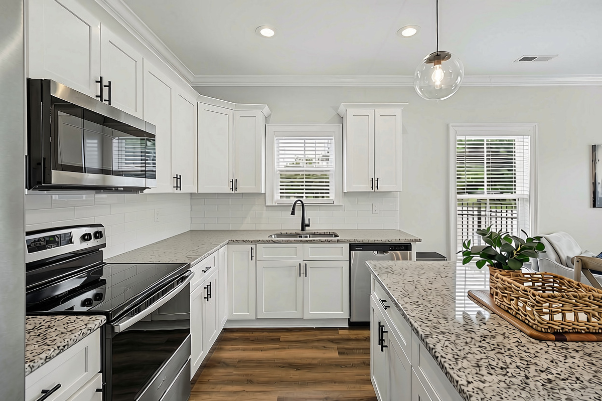 Fully equipped kitchen with everything you need for home-cooked meals