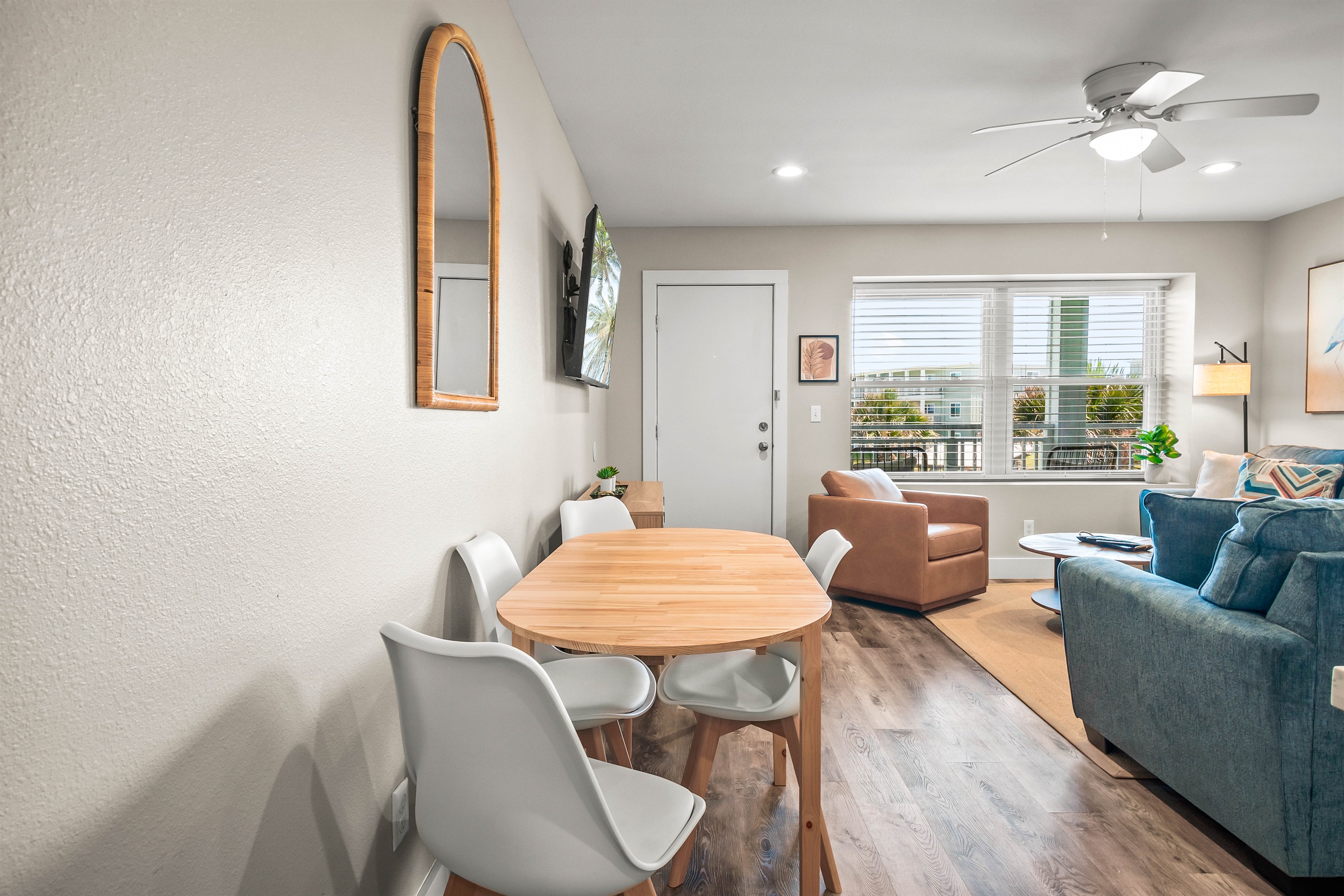 Living Room/Dining Area