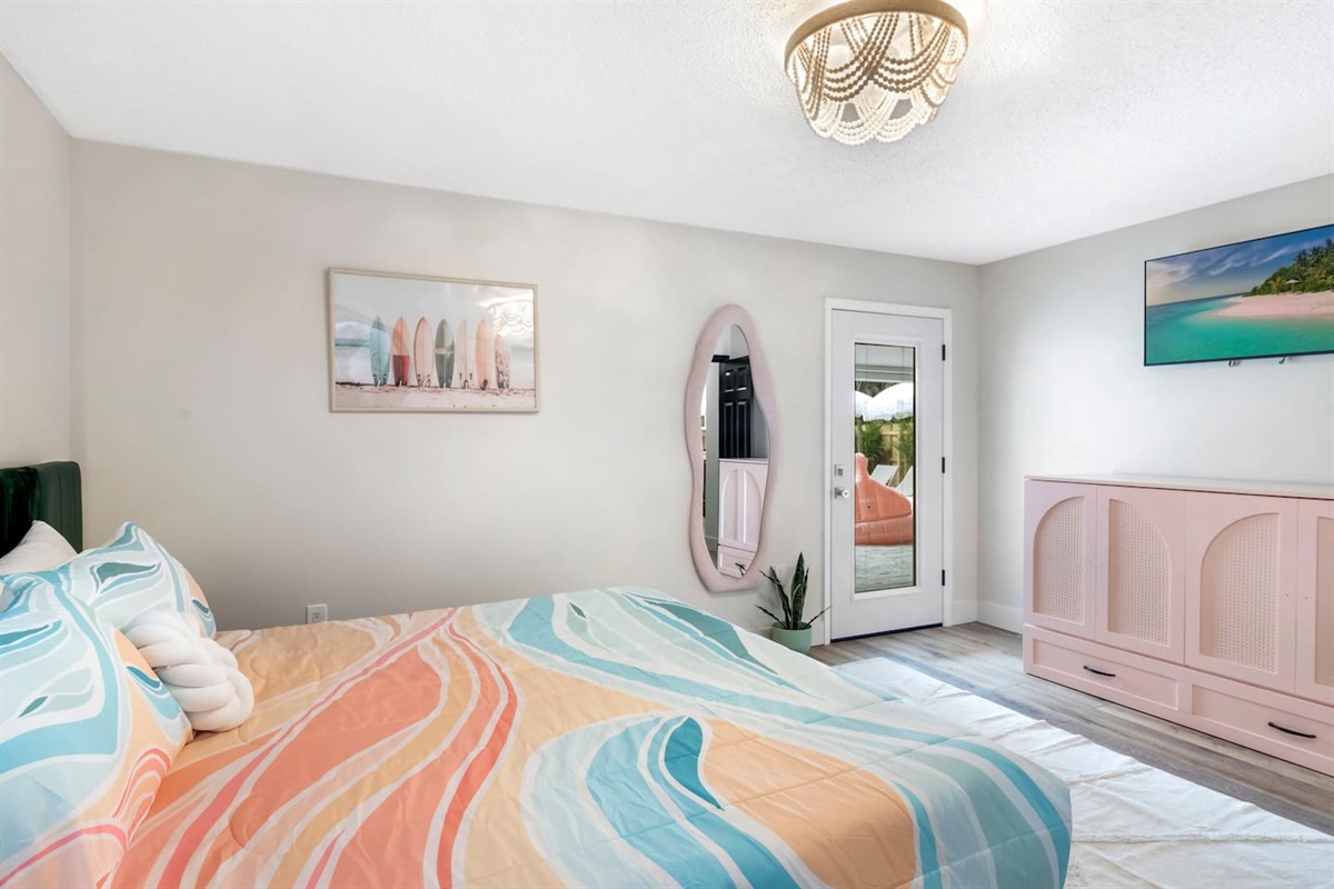 King Suite 3 with ensuite Bathroom, New Memory Foam Mattress, with Queen Murphy Bed (Sleeps 4), 40-in TV.