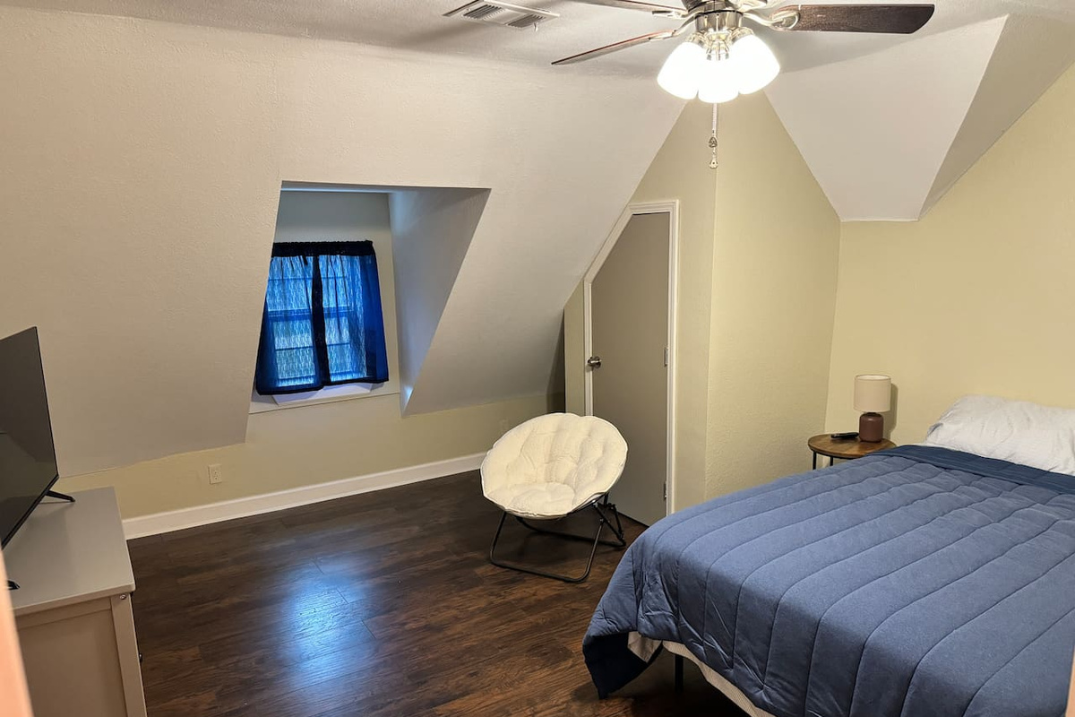 Upstairs Bedroom #2