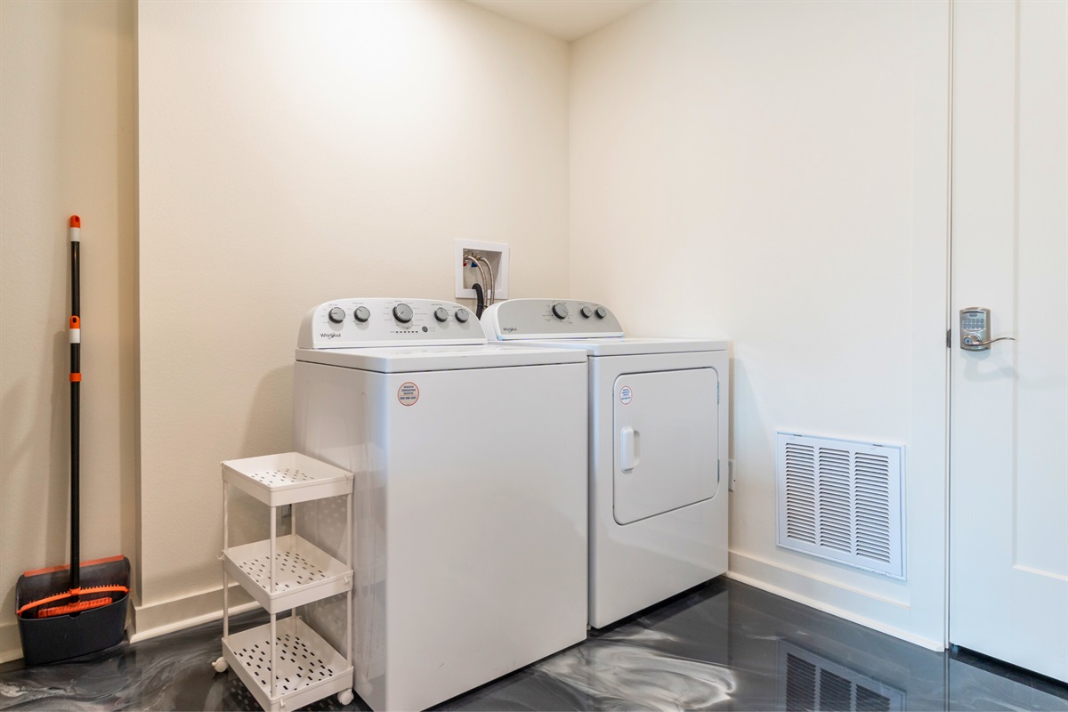 Lower Level Washer and Dryer - Great for Lake and Pool Towels