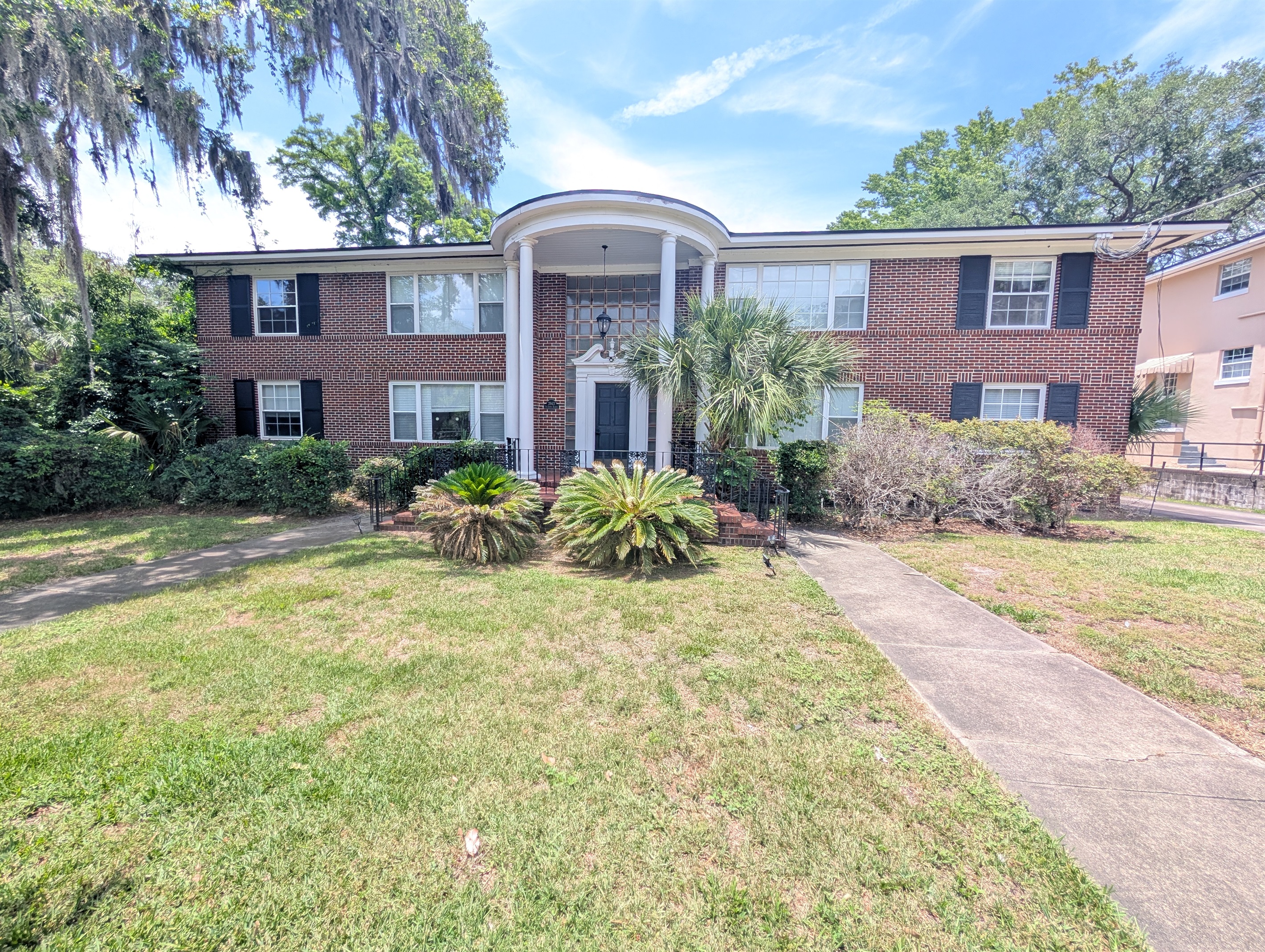 Riverside 2BR w/ Projector Near Five Points 4