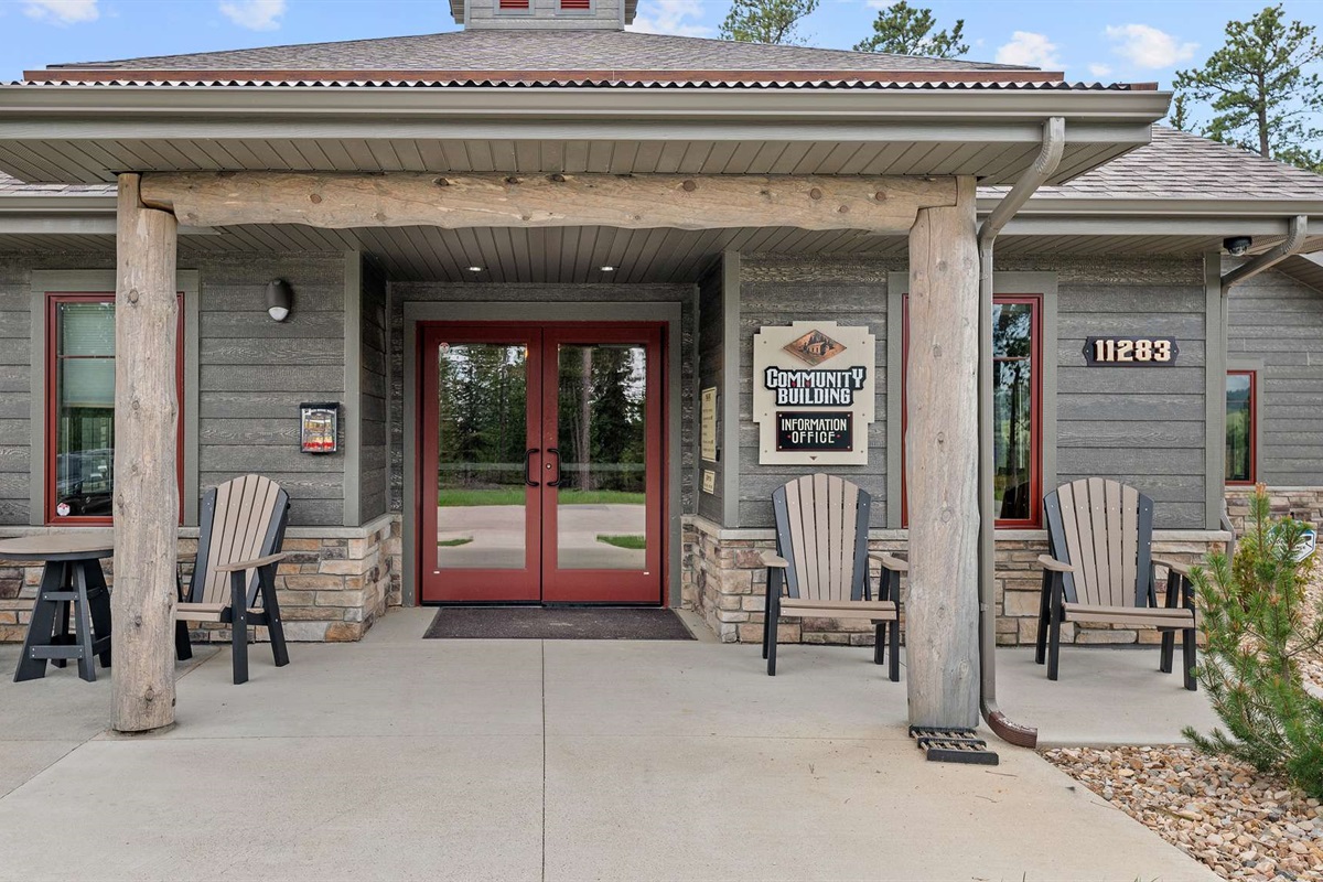 Guests have access to the Powder House Pass clubhouse—just minutes away and perfect for gathering, relaxing, or finding local info at the welcome center.