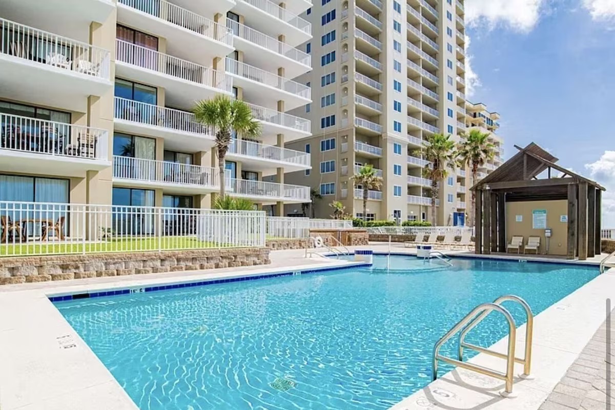 Amazing outdoor pool, with provided sun loungers. Relax at the pool and don't bother with sand!