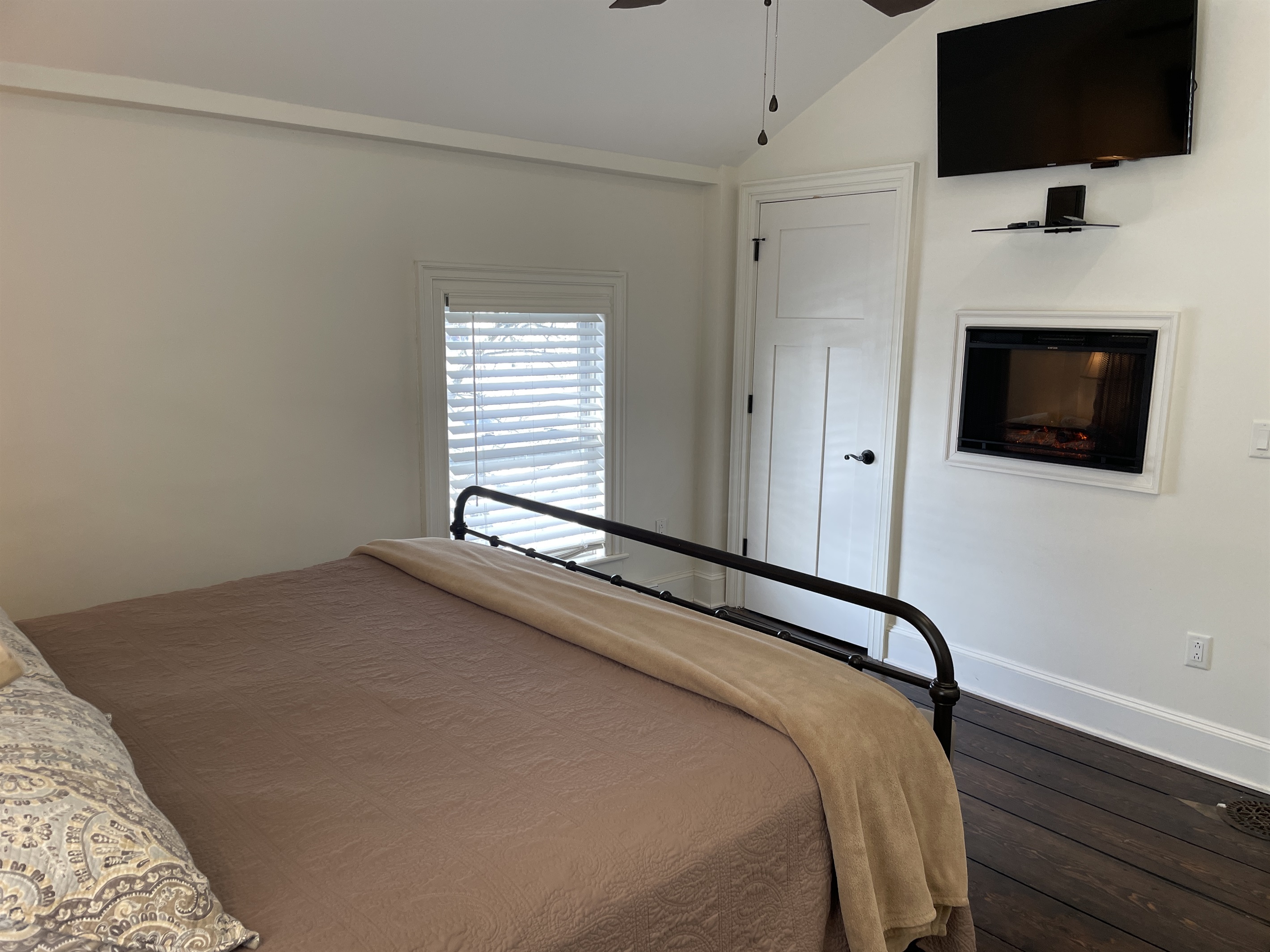 2nd floor king bedroom